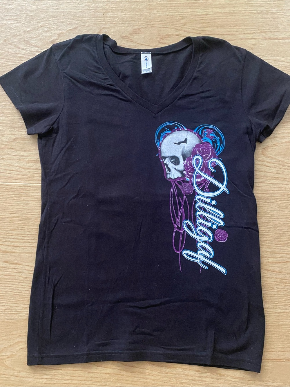 DILLIGAF Black V-Neck Graphic FITTED Tee WITH SKULL AND ANGEL WINGS SIZE MEDIUM